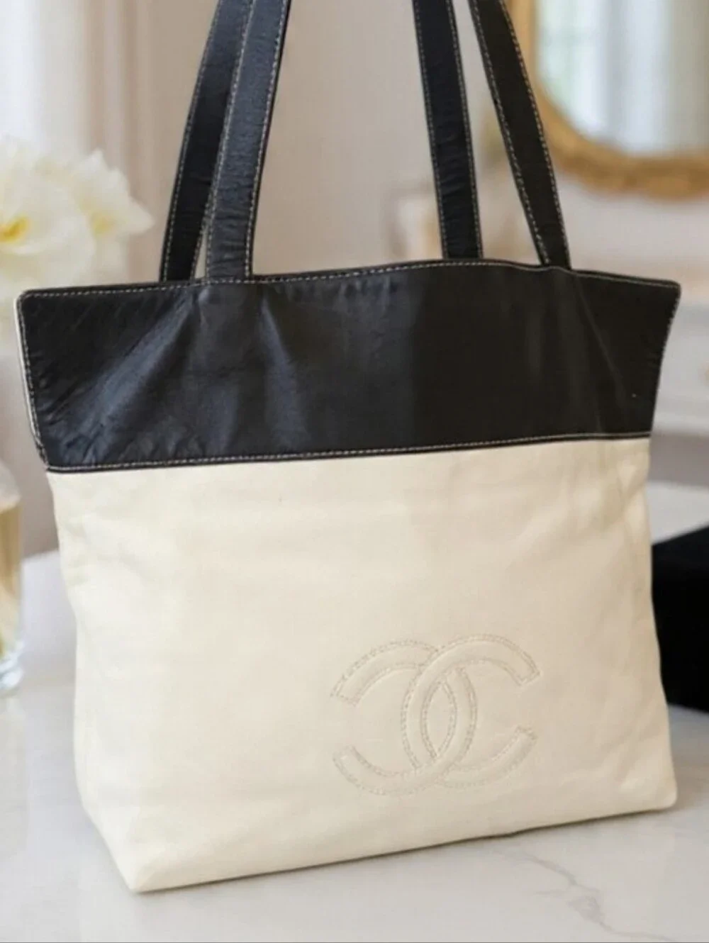 Chanel Vintage  Black & White Lambskin CC Shopper Tote 1997-1999 ✨️💕